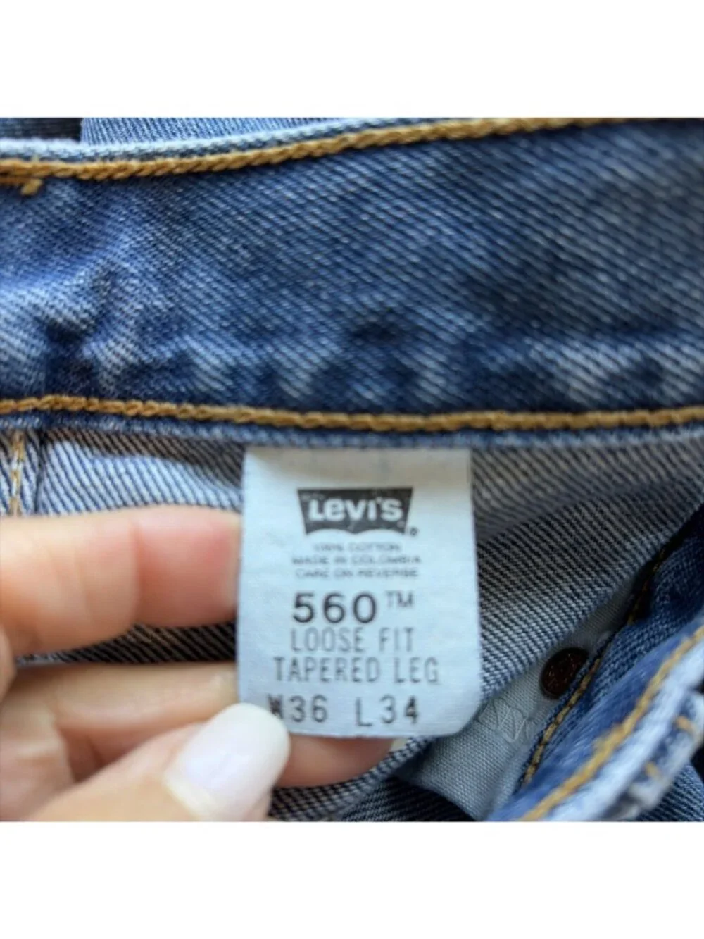Vintage Levis 560 Loose Fit Jeans Men's Size 36x34 Medium Wash Tapered Leg 90s